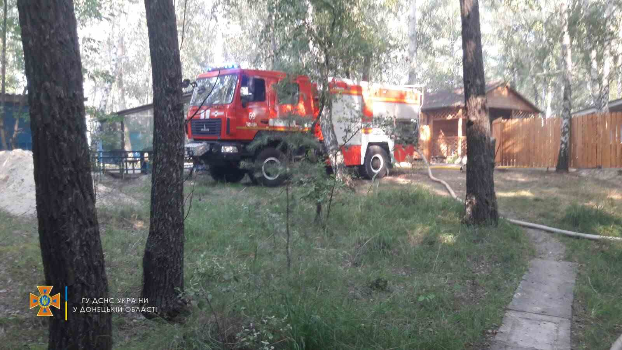 В Лимане пожар едва не уничтожил 35 дачных домов В Лимане пожар едва не уничтожил 35 дачных домов