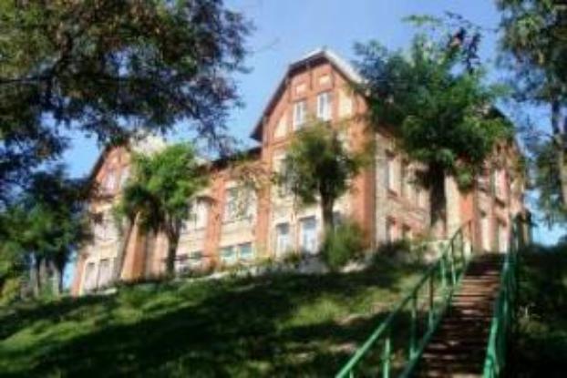 В Лисичанске  суды закрывают образовательные учреждения