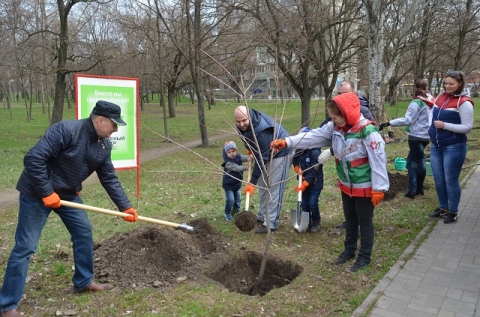 В Мариуполе появилась Аллея единения