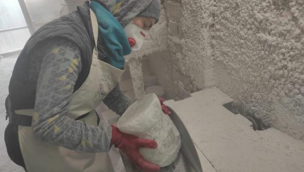 В арт-резиденции «Заземление» в Соледаре показали человека из соли