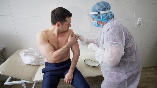 Зеленский на Донбассе сделал вакцину от коронавируса