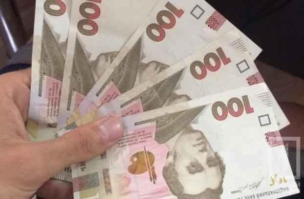 Помощь в тысячу гривен могут получить 600 тысяч пенсионеров Донецкой области