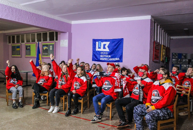 Для школьников Константиновки организовали просмотр исторического матча «Донбасс» — «Сокол»