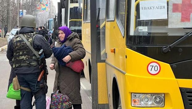 Организовали эвакуационные автобусы из Константиновки в Покровск