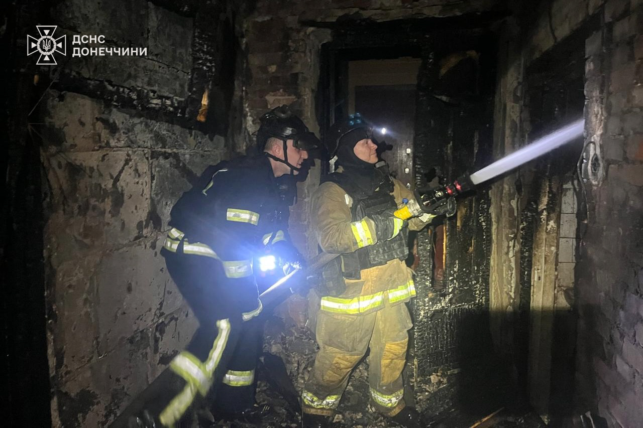 У Костянтинівці з палаючої багатоповерхівки врятували чотири людини, одна отримала опіки