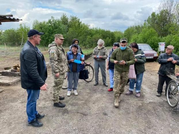 Военные  обеспечивают углем жителей Марьинского района