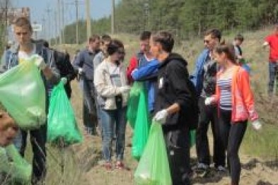 Студенты Луганщины приводили в порядок шоссе