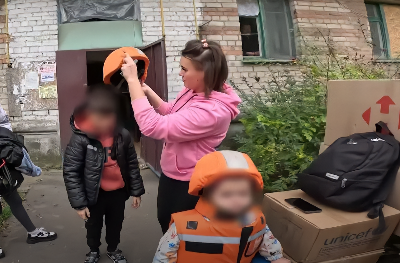 Рятувальники «Фенікса» за тиждень евакуювали 41 особу, серед яких 18 дітей Рятувальники «Фенікса» за тиждень евакуювали 41 особу, серед яких 18 дітей