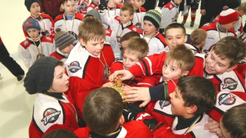 Праздник хоккея и фигурного катания подарили жителям Дружковки