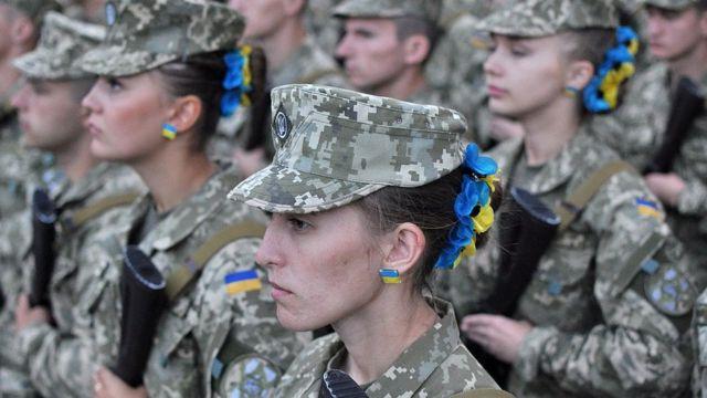 "Подарок" от Минобороны: На воинский учет в Украине с 2022 года поставят работающих женщин