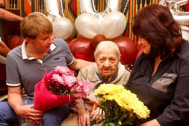 Старейшая жительница Мирнограда отметила свой 102-й день рождения