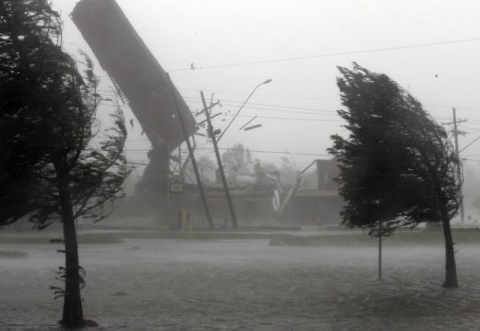Ночью в Мариуполе прошел настоящий ураган