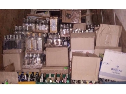 В Мариуполе вывили 1200 бутылок поддельной водки