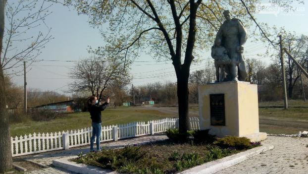 В Мирнограде перед Днем примирения проинспектировали состояние памятников воинам Второй мировой войны