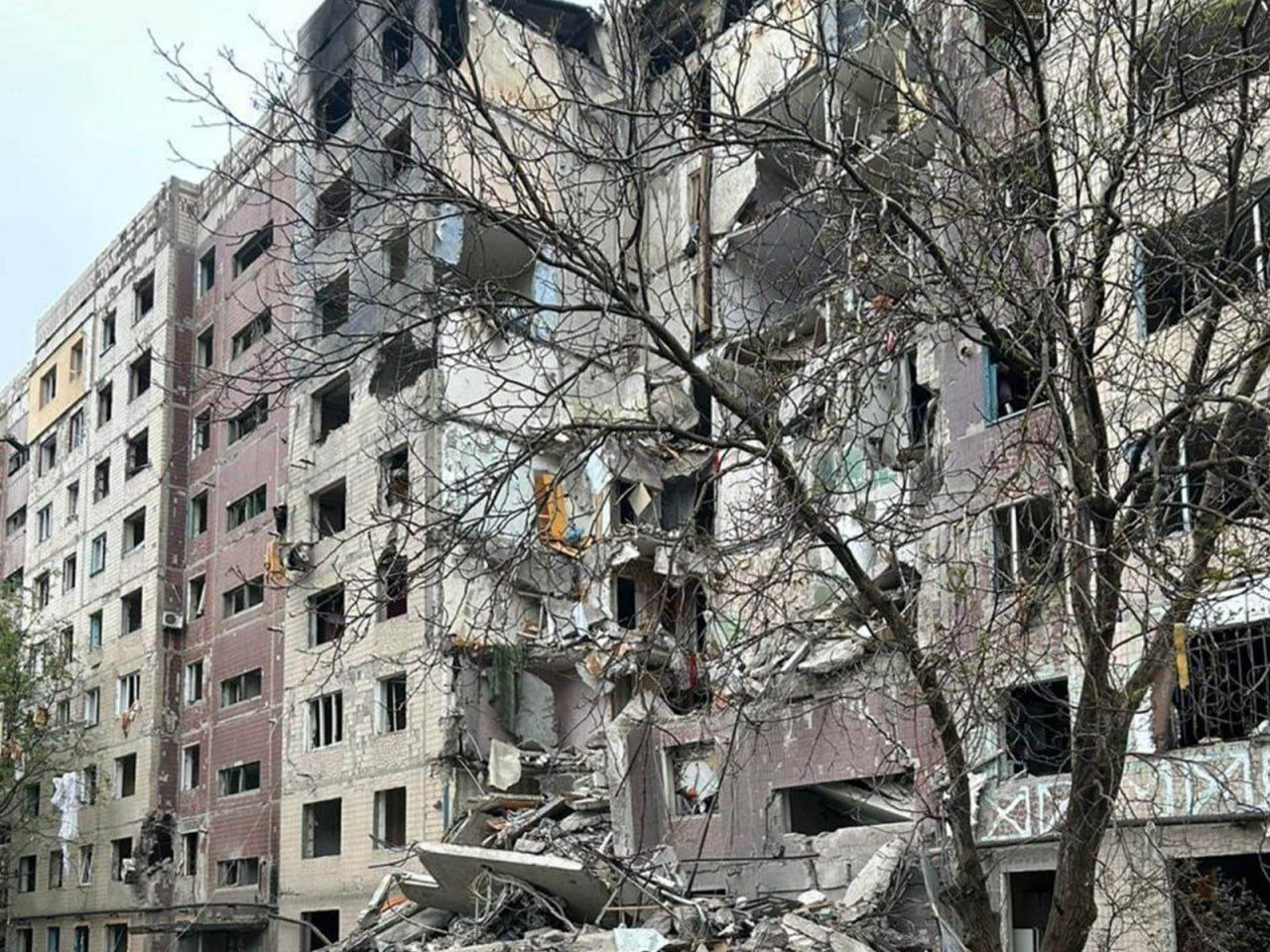 По багатоповерхівці у Костянтинівці вдарила авіабомба: 12 поранених По багатоповерхівці у Костянтинівці вдарила авіабомба: 12 поранених