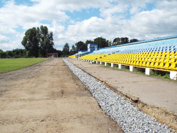 В  Станице Луганской реконструиpуют стадион «Нива»