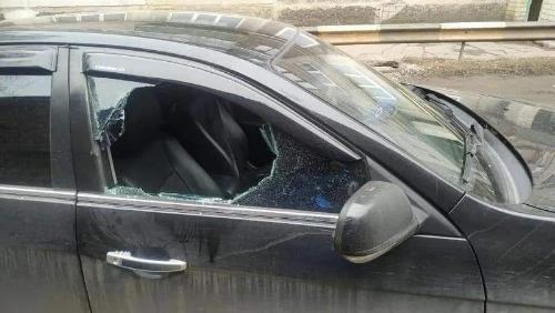 В Константиновке разбили окно в машине и вытащили деньги