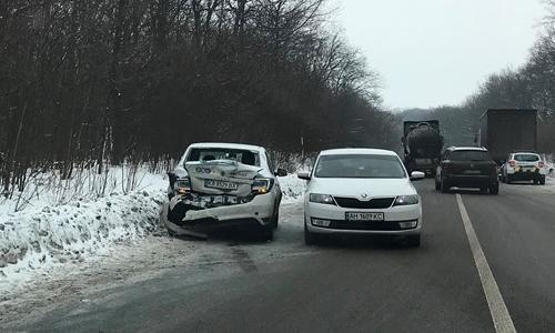 В Славянске бензовоз врезался в легковой автомобиль