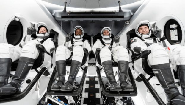 Астронавты Crew Dragon успешно вернулись на Землю