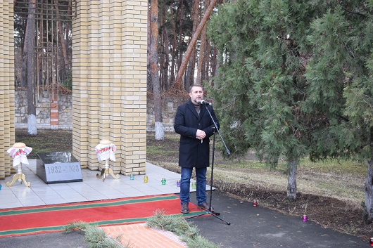 В Северодонецке состоялся митинг-реквием возле памятника Жертвам Голодомора