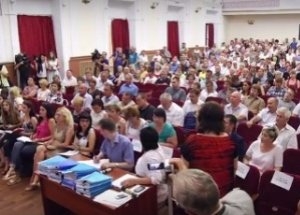 В Мариуполе горсовет поддержал мораторий на повышение тарифов, но не проголосовал