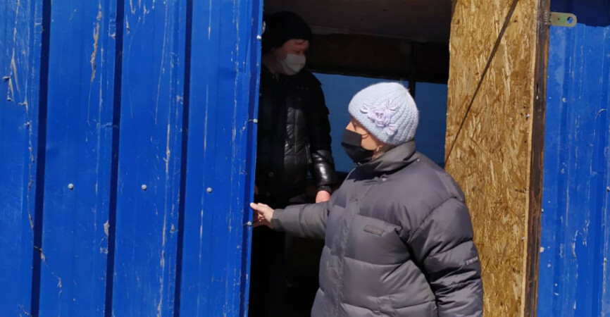 Женщина вынуждена была жить практически на улице возле КПВВ Женщина вынуждена была жить практически на улице возле КПВВ