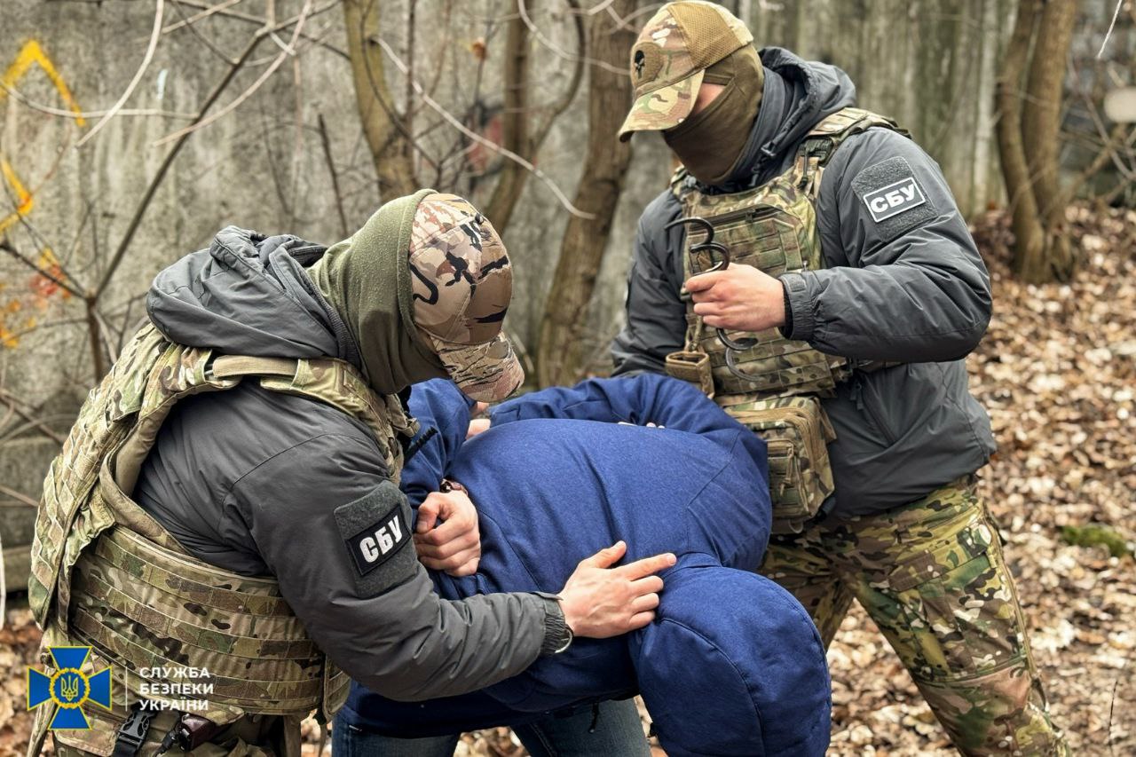 На Донеччині двом чоловікам повідомили про підозру у державній зраді