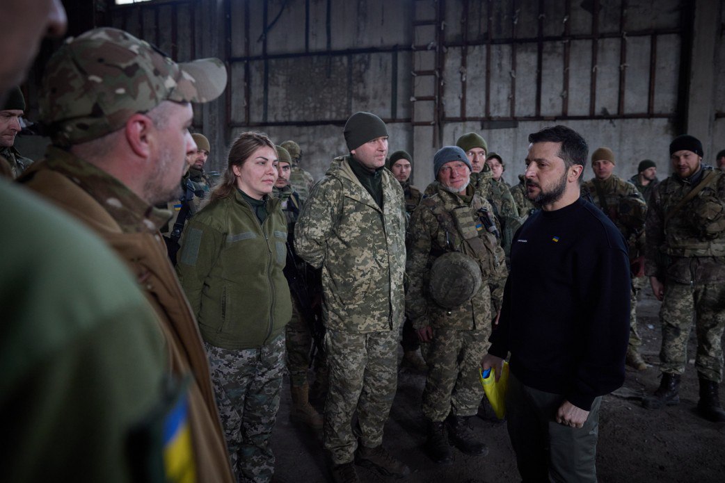Президент Украины посетил передовые позиции украинских защитников на самом горячем участке фронта
