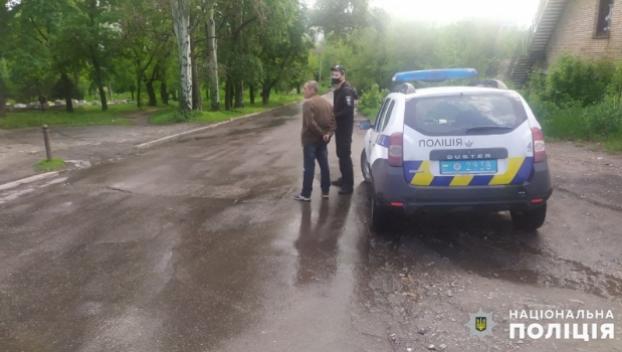 Патрульные проводят профилактические беседы с пешеходами в Донецкой области