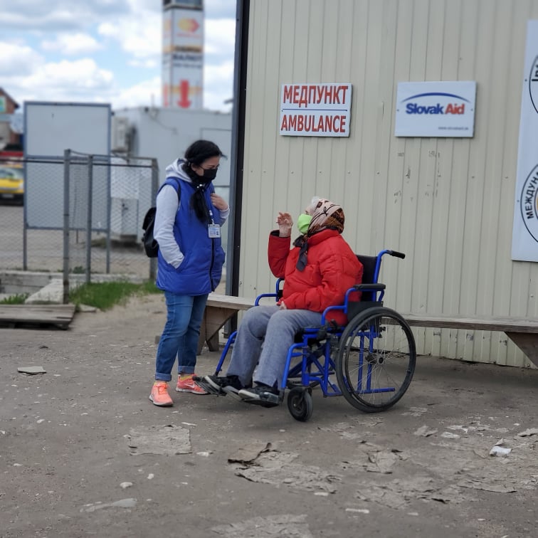 82-летняя Анна Ивановна едва смогла выбраться из Луганска