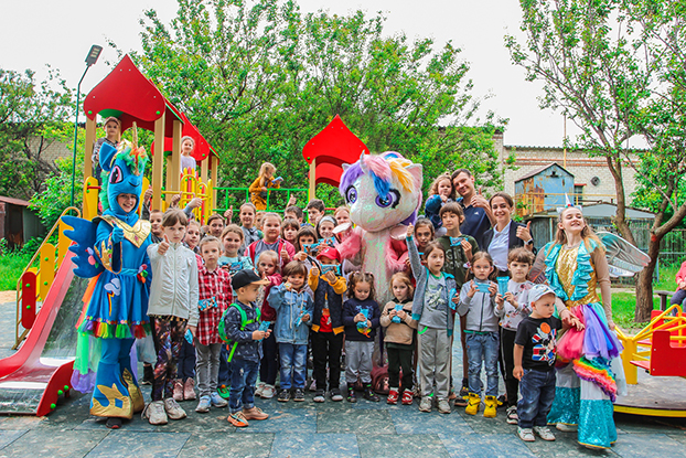 Фонд Бориса Колесникова открыл новую детскую площадку в Константиновке
