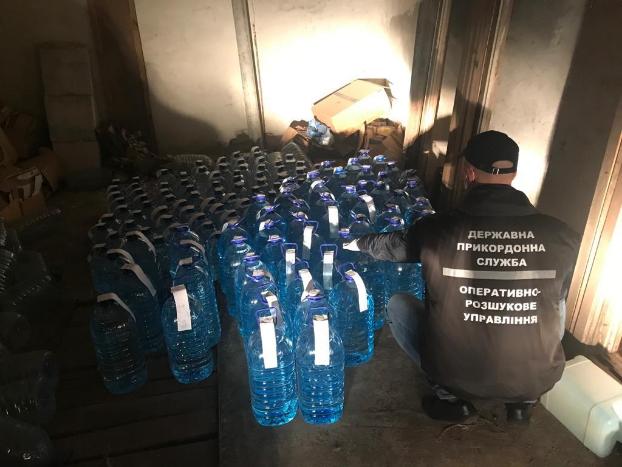 Пограничники изъяли 1500 литров фальсифицированного алкоголя на Донетчине
