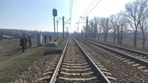 В поселке под Славянском 17-летний парень бросился под поезд