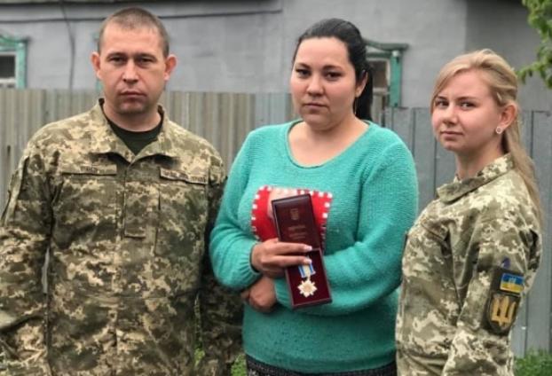 Родственники  двух военных  из Краматорска получили их посмертные награды 