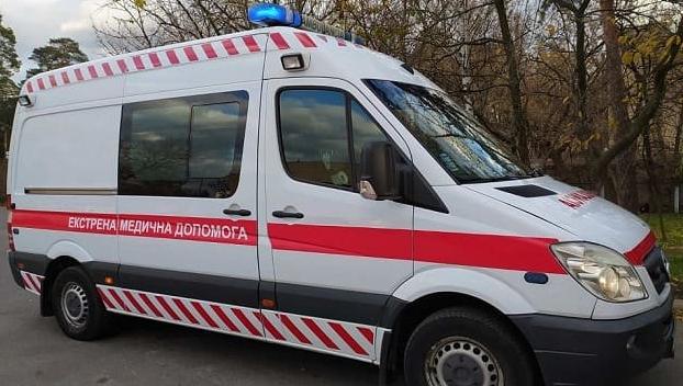 В Киев из Мариуполя экстренно доставили на самолете тяжело больную