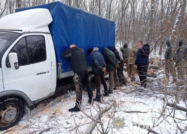 В Краматорском районе задержана группа «черных» лесорубов