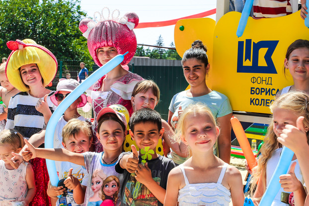 Благотворители установят 100 детских площадок в Донецкой области
