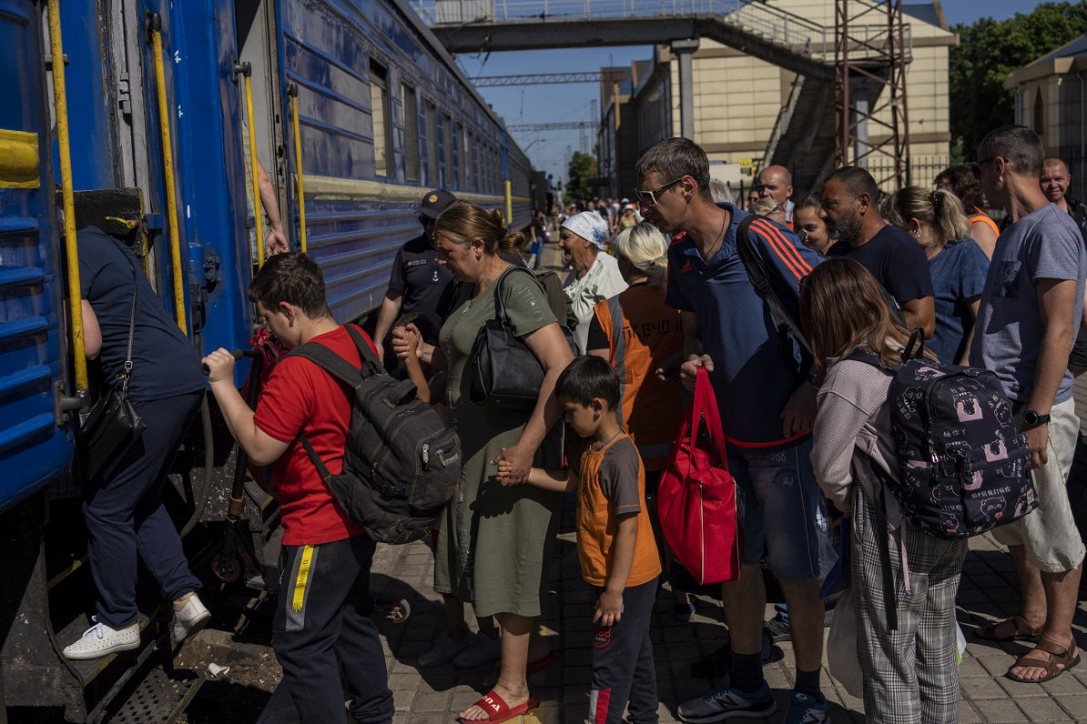 Оголошена евакуація з Донеччини до Волинської області