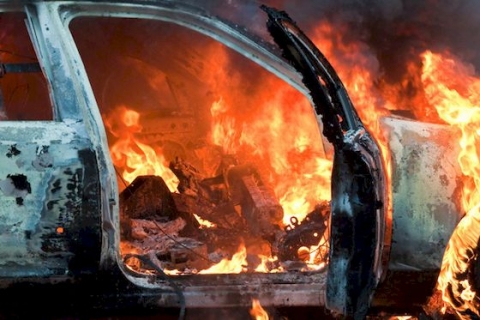 В Мариуполе во время движения загорелись два автомобиля