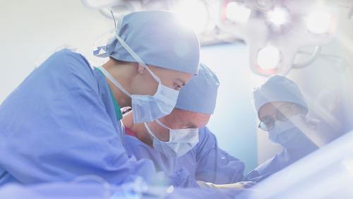 Зеленский подписал закон о бесплатных операциях по трансплантации