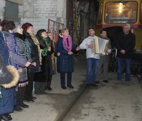 Заместитель городского головы поздравил работников дружковского трамвайного депо с наступающим новым годом