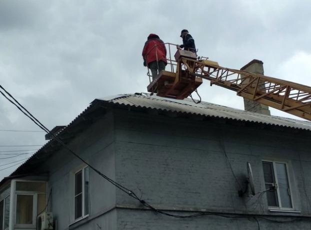 В Доброполье провели текущие ремонты в многоквартирных домах 