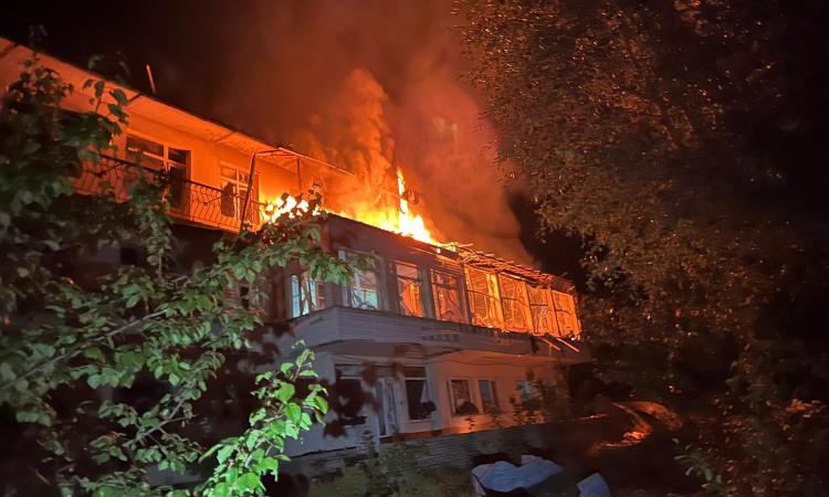 У Дружківці та Слов'янську вночі гасили пожежі після російських атак. Фото У Дружківці та Слов'янську вночі гасили пожежі після російських атак. Фото