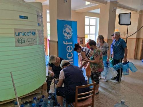 Жителям Марьинского района с начала 2020 года бесплатно  пpедоставили около 100 тысяч литров питьевой воды