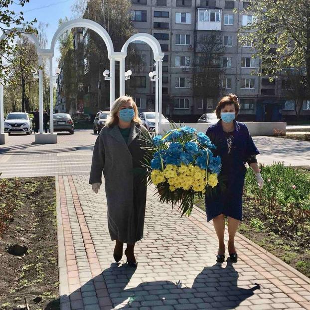 В Покровске возложили цветы к памятному знаку о Чернобыльской трагедии 