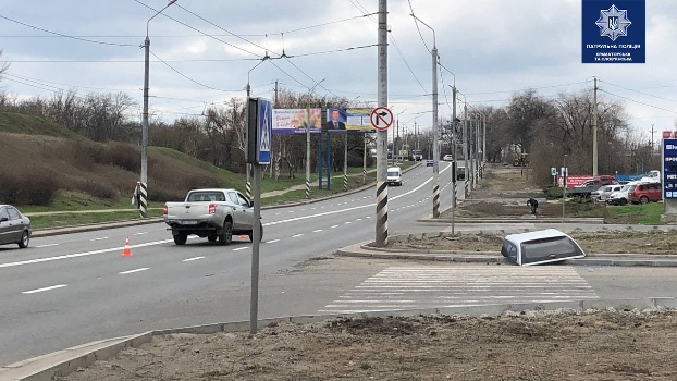 Во время ДТП в Краматорске авто потеряло бампер