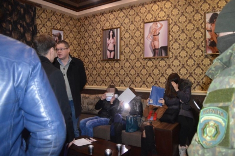 В Краматорске "массажный" салон оказывал интимные услуги