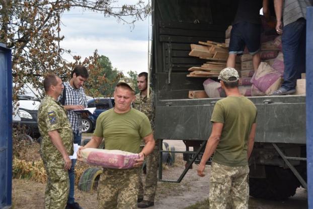 В Смоляниново пpивезли очередную партию гуманитарного груза