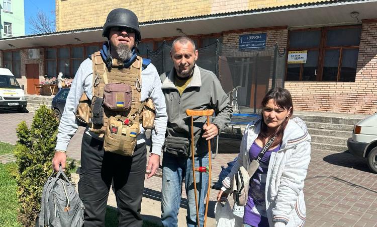 Волонтери продовжують рятувати мешканців Костянтинівської громади Волонтери продовжують рятувати мешканців Костянтинівської громади