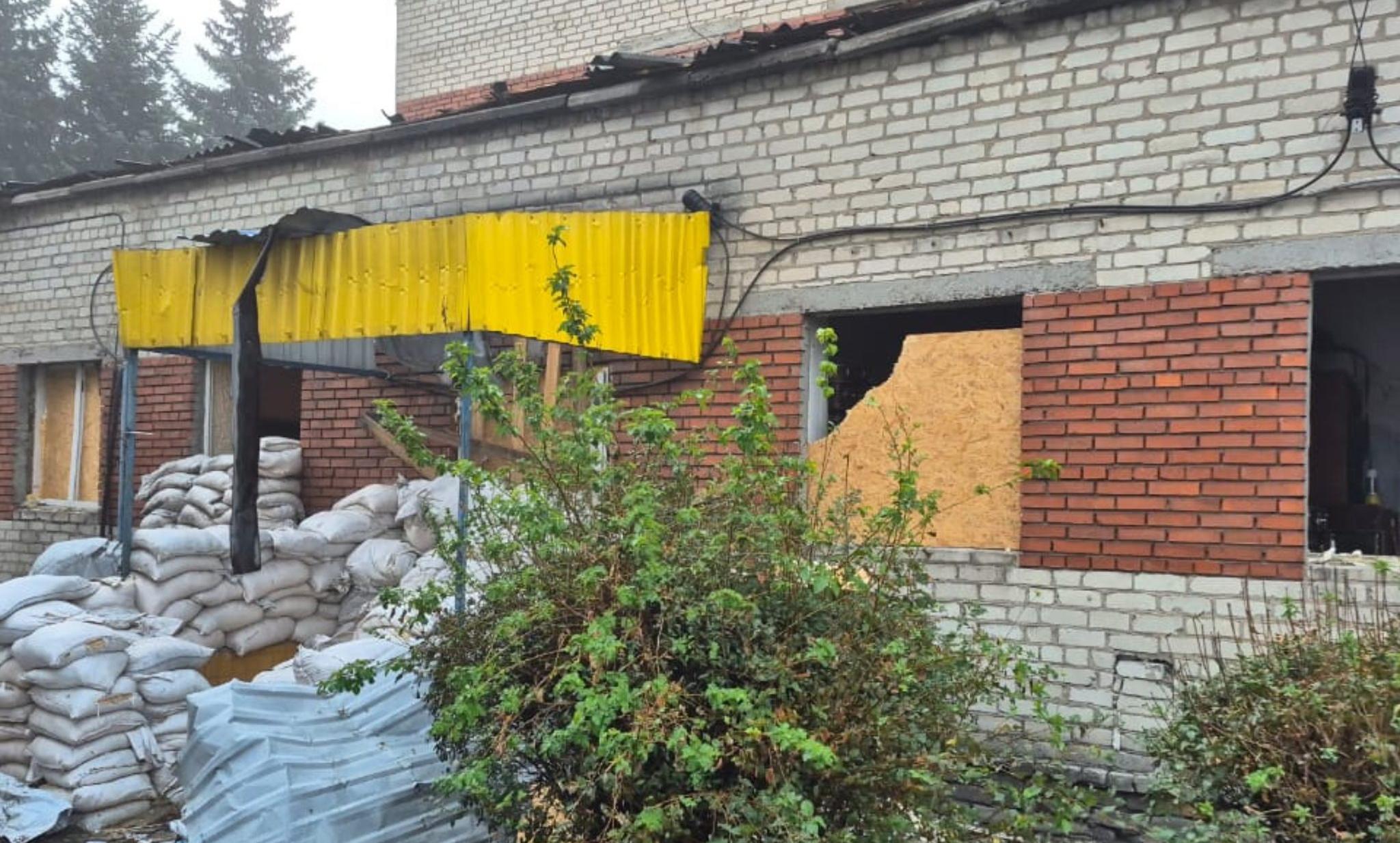 У Добропіллі пошкоджено пожежну частину. Фото У Добропіллі пошкоджено пожежну частину. Фото